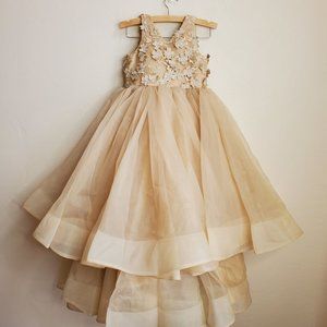 STUNNING! Boutique formal gown Size 7 Champagne color